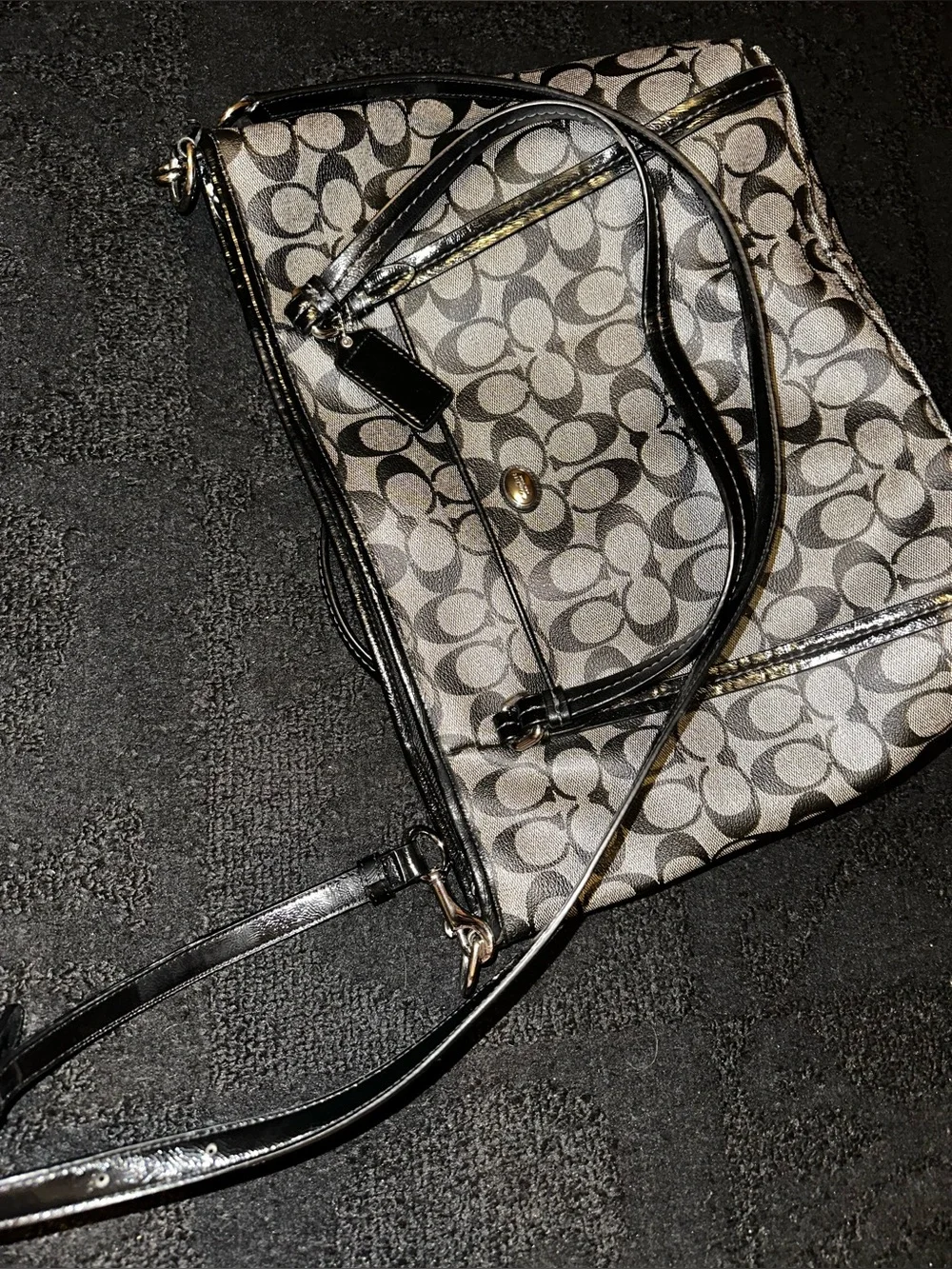 Coach Peyton Signature Pocket Tote - Picture 5 of 6